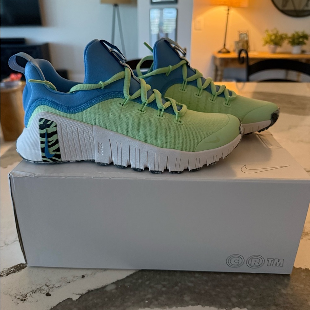 Nike woman’s custom Free Metcons Brand new never worn - Picture 3 of 9